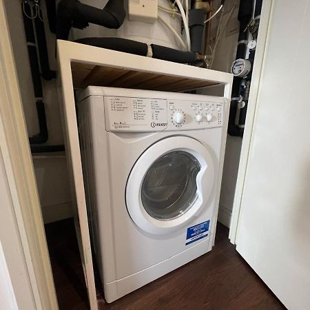 Modern 2Br 2Ba Apt Wparking Sleeps 6 Comfortably London Ngoại thất bức ảnh